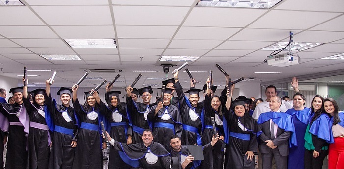 Faculdade CNA realiza formatura de 172 alunos de cursos superiores