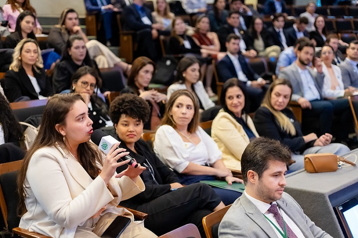 Perguntas foram respondidas durante debate