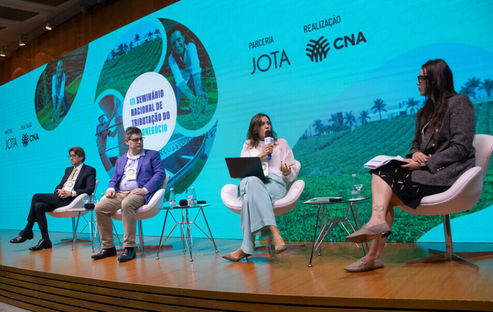 Dra. Bruna Ferrari - Advogada e Mestre em Direito Tributário pela Universidade de São Paulo - USP