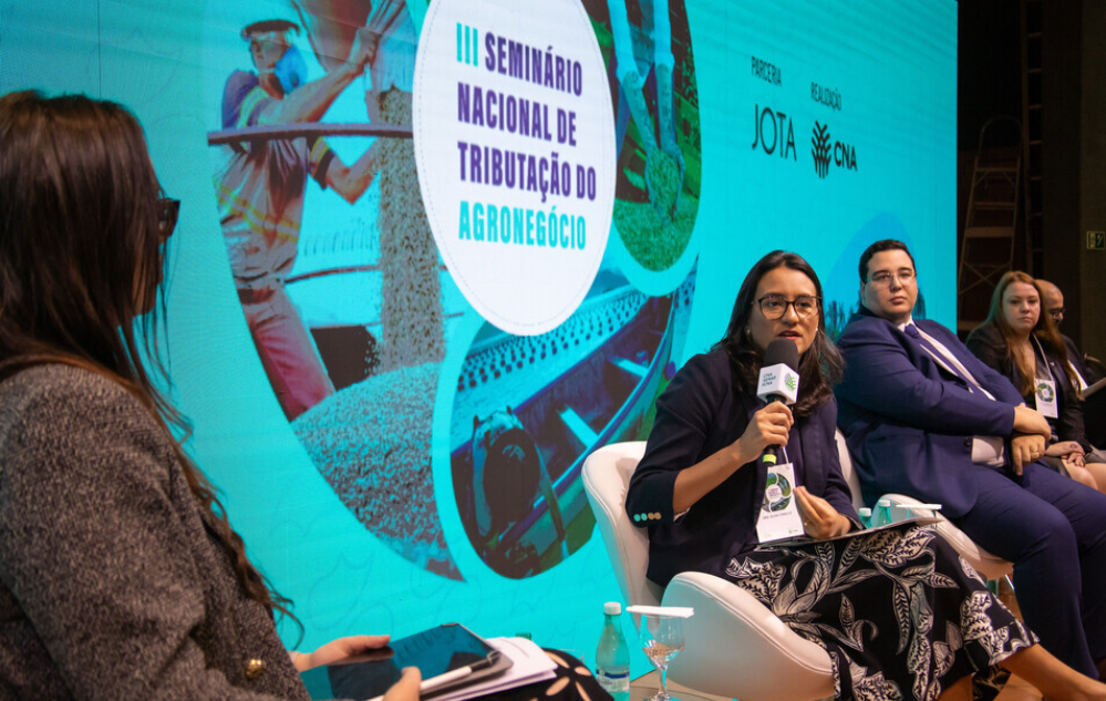 Dra. Olivia Tonello - Advogada e Mestre em Direito Tributário pela PUC/SP