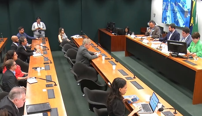 Brasil precisa ter visão estratégica para reduzir dependência externa de fertilizantes, diz CNA